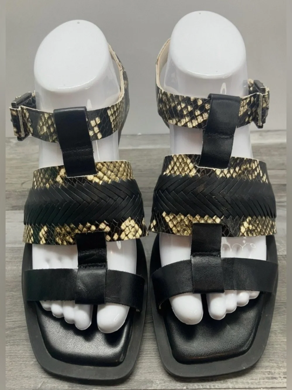VINCE CAMUTO Bachelun Snakeskin Woven Leather Square Toe Sandals. NWOT